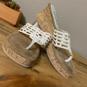 Women’s 7.5 flip flops